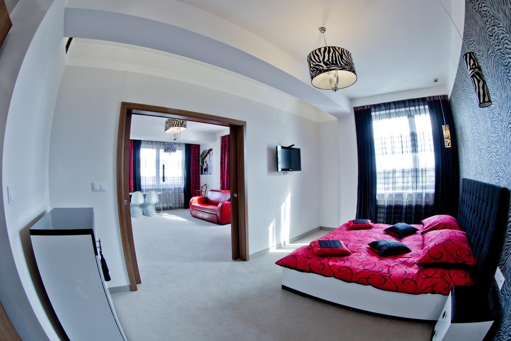 Hotel Europa Lubiń エクステリア 写真