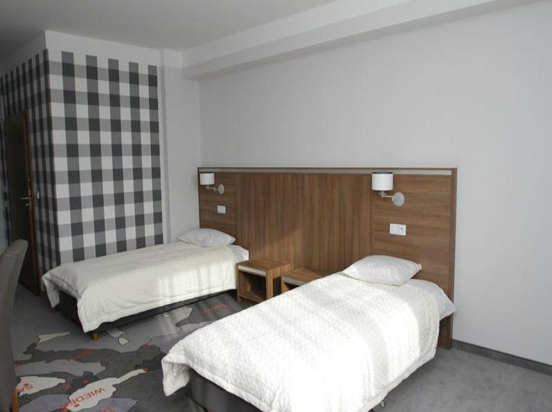 Hotel Europa Lubiń エクステリア 写真
